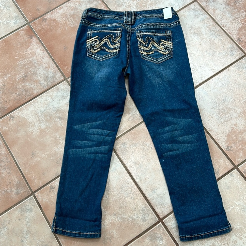 Maurices distressed stretch, capris size 5/6